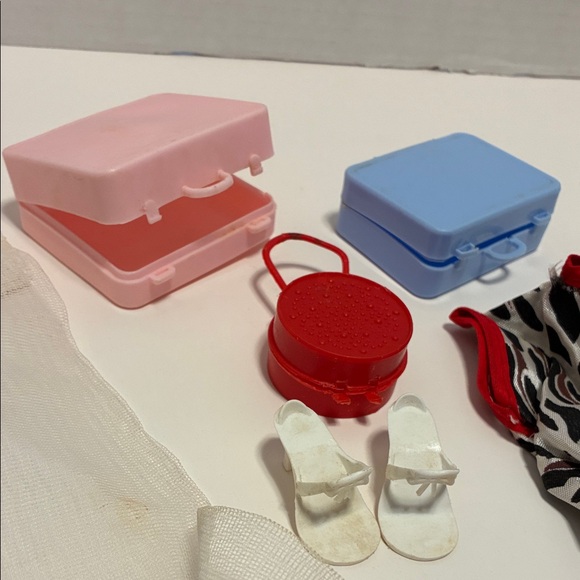 Assorted Vintage 50s & 60s Doll Clothing Set with Red, White, and Pink Pieces - Picture 6 of 9